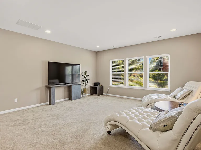 167 Alexandria Dr — Photo 26