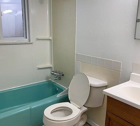 5th image of 610 Academy St APT 11