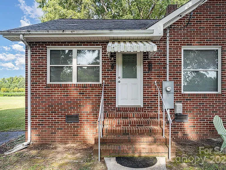 341 W Red Cross Rd — Photo 20
