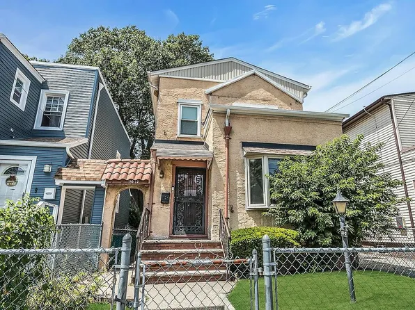 139-12 233rd St #A, Rosedale, NY 11422