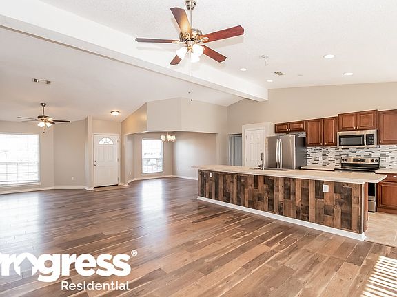 3rd image of 8448 N Pikes Peak Dr