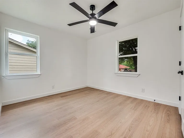 1646 Jackson St — Photo 10