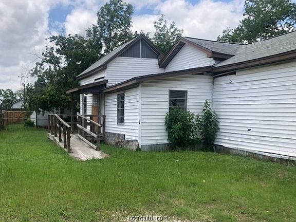2nd image of 1106 Carolina St