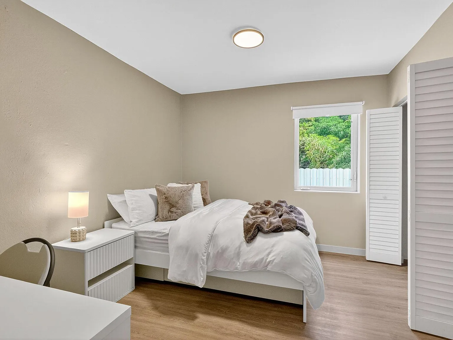4 bed, 4.0 bath, 2090 sqft, $1,343 — Photo 2