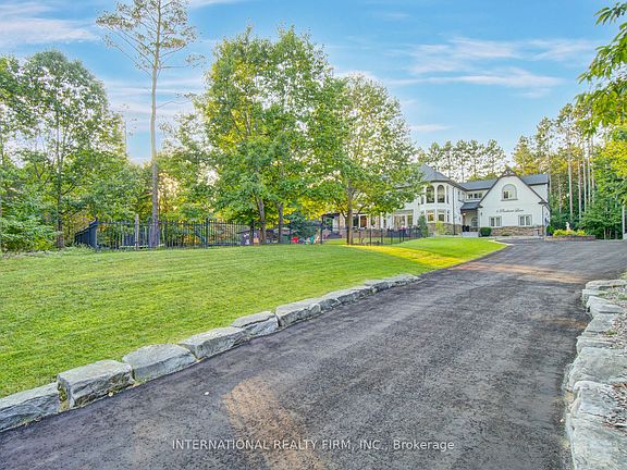 5th image of 6 Pinehurst Ln