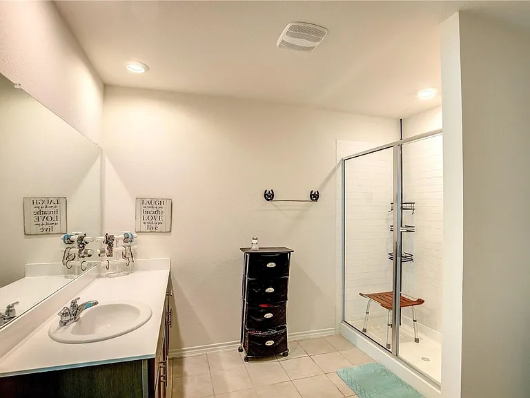 1004 Basswood Ln — Photo 10