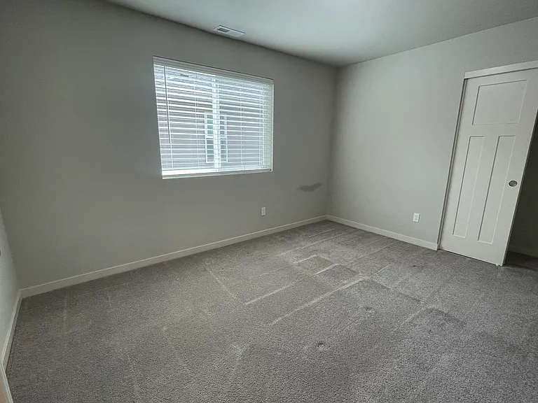 8775 SW Mohegan Ln — Photo 31