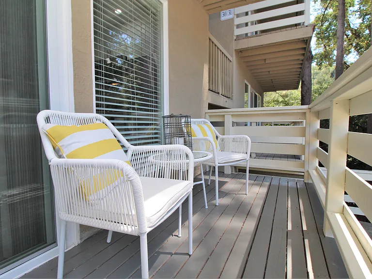 Redwood Creek Apartments — Photo 13