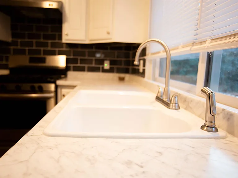 1506 Alberta Dr — Photo 11
