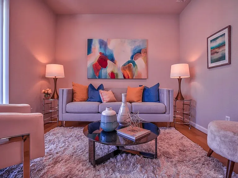 137 Huntington Ct — Photo 4