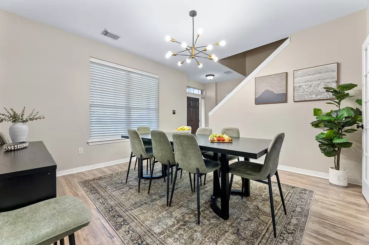 7 bed, 4.5 bath, 2254 sqft, $8,600 — Photo 2