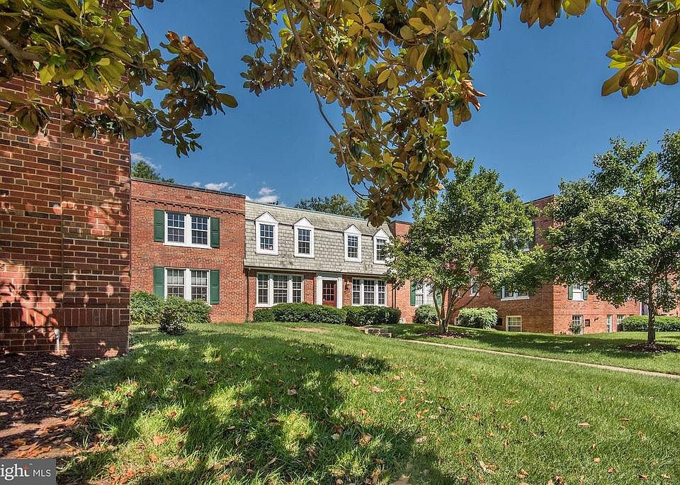 1st image of 1733 Queens Ln #1-122