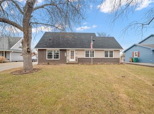 2225 Camelot Ct, Altoona, IA 50009
