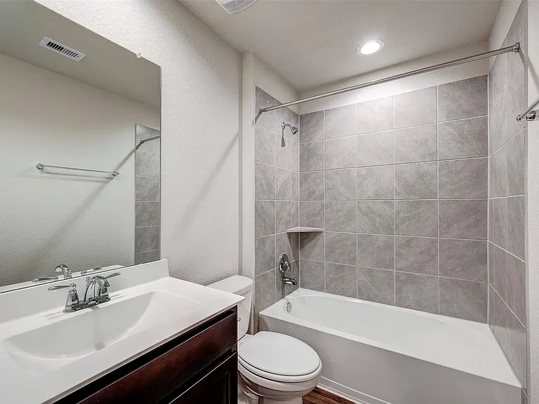 1710 Goose Island Ln — Photo 11