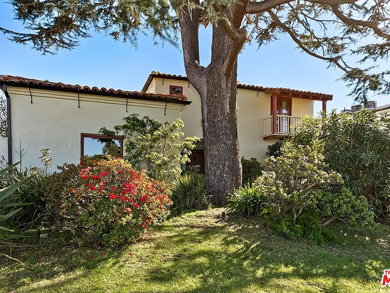 1304 San Vicente Blvd — Photo 1