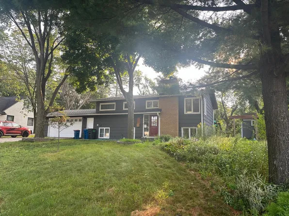 2660 Regent Ave N, Golden Valley, MN 55422