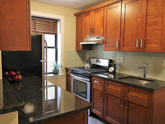 4th image of 20-24 31st St #A2
