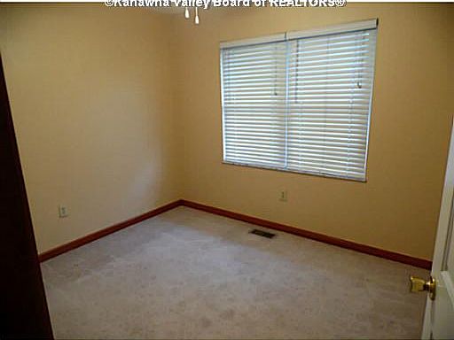 4th image of 14 Country Glen Dr