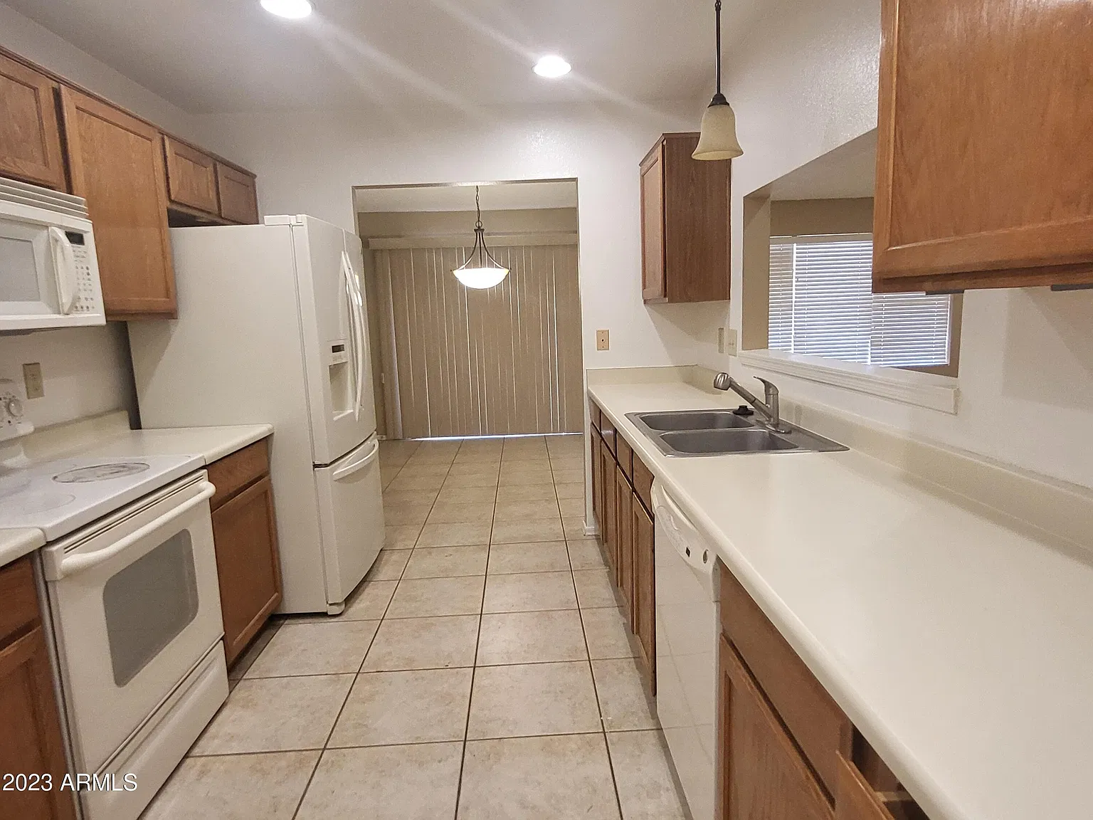 3 bed, 2.0 bath, 1587 sqft, $2,000 — Photo 2