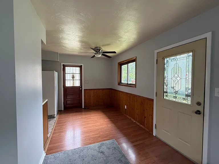 3702 Hoyt Ave — Photo 2