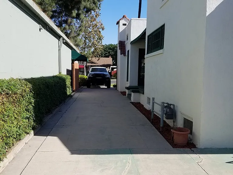 454 S Glassell St — Photo 23
