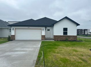 1191 N Maxine Ave, Nixa, MO 65714
