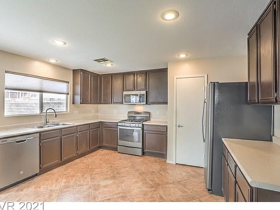 3rd image of 6343 Cactus Dahlia St