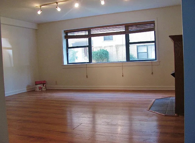 7413 N Seeley Ave — Photo 3