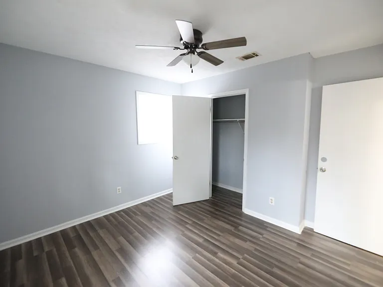 223 Industrial Way — Photo 9