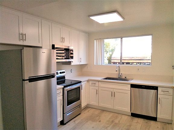 3rd image of 140 N Berendo St APT 8