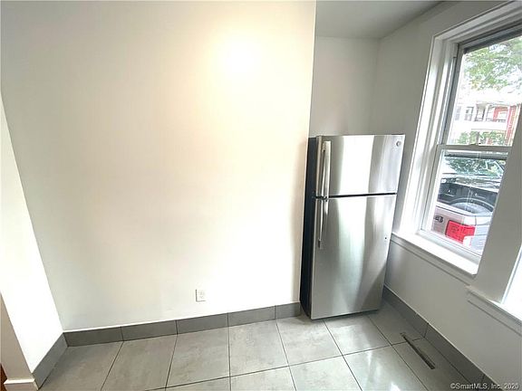 2nd image of 831 Whalley Ave #3
