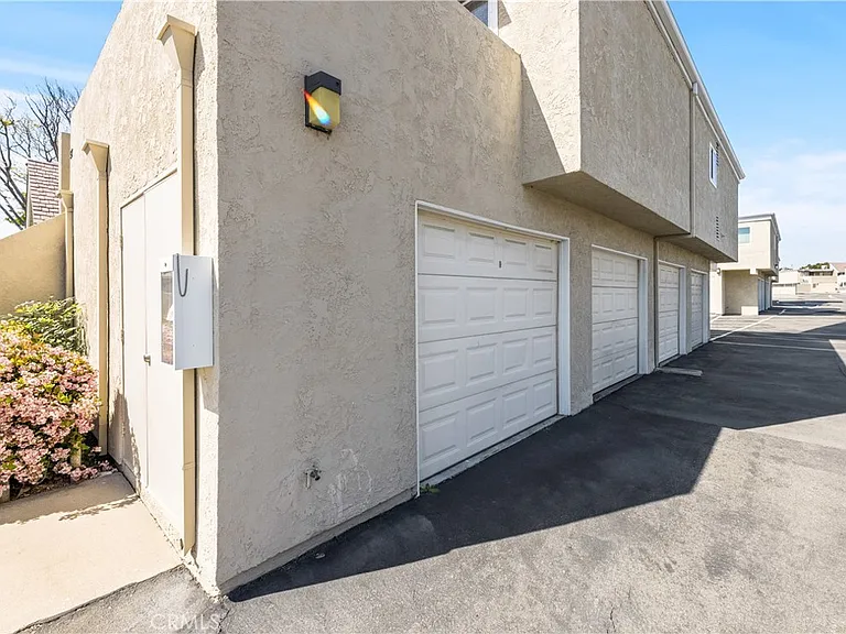 51 Golden Glen St #1 — Photo 28