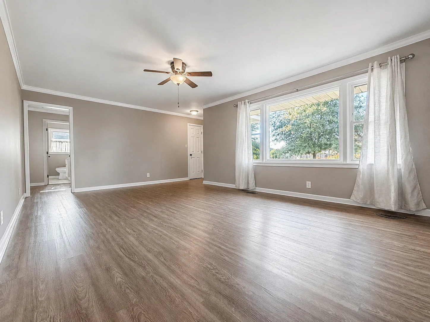 3 bed, 1300 sqft, $1,650 — Photo 2