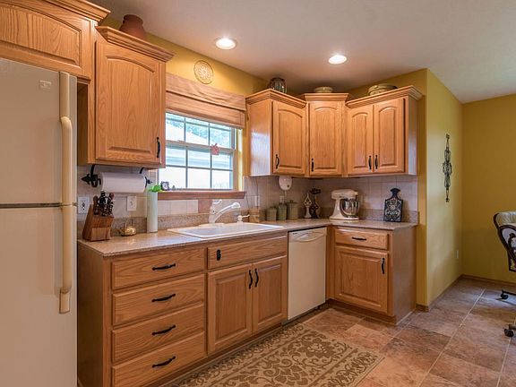 5th image of 1005 Glen Oaks Dr