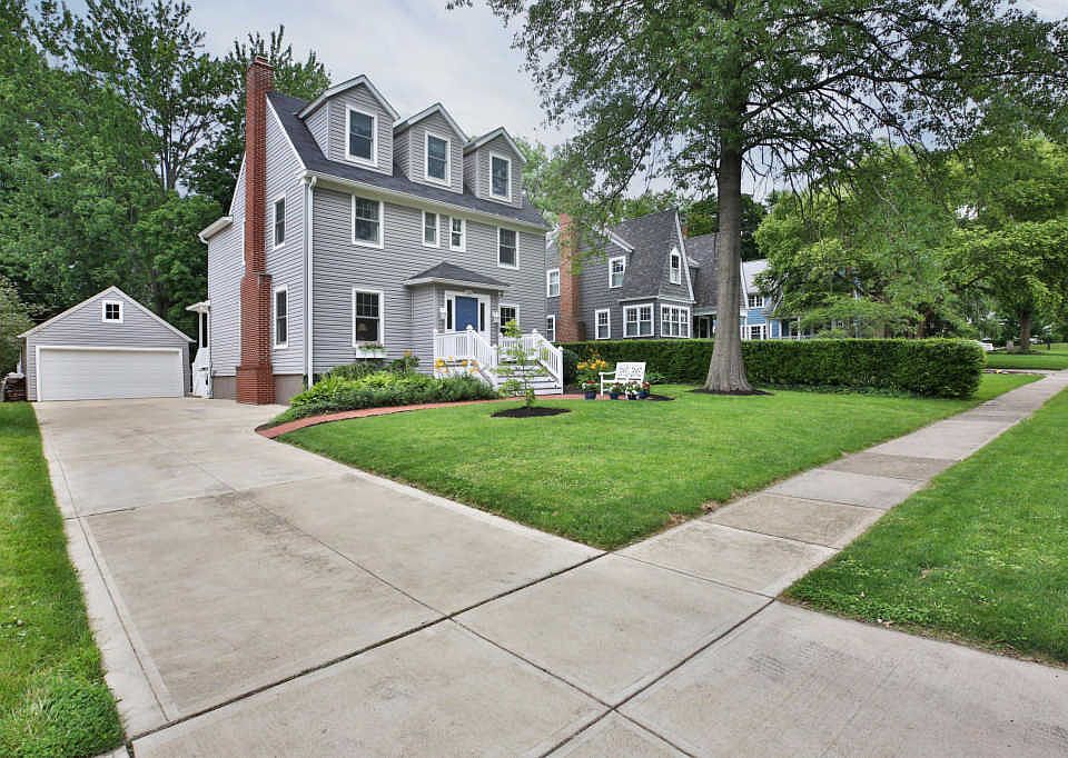 1st image of 126 W Stafford Ave