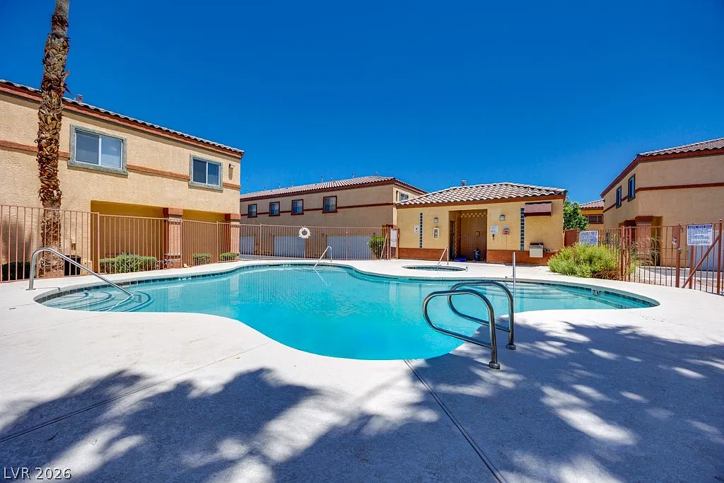 3 bed, 2.5 bath, 5214 sqft, $1,650 — Photo 1