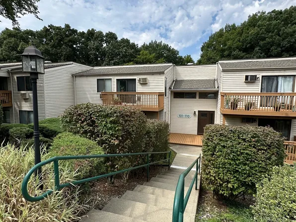 105 Woodland Drive #105, Cromwell, CT 06416