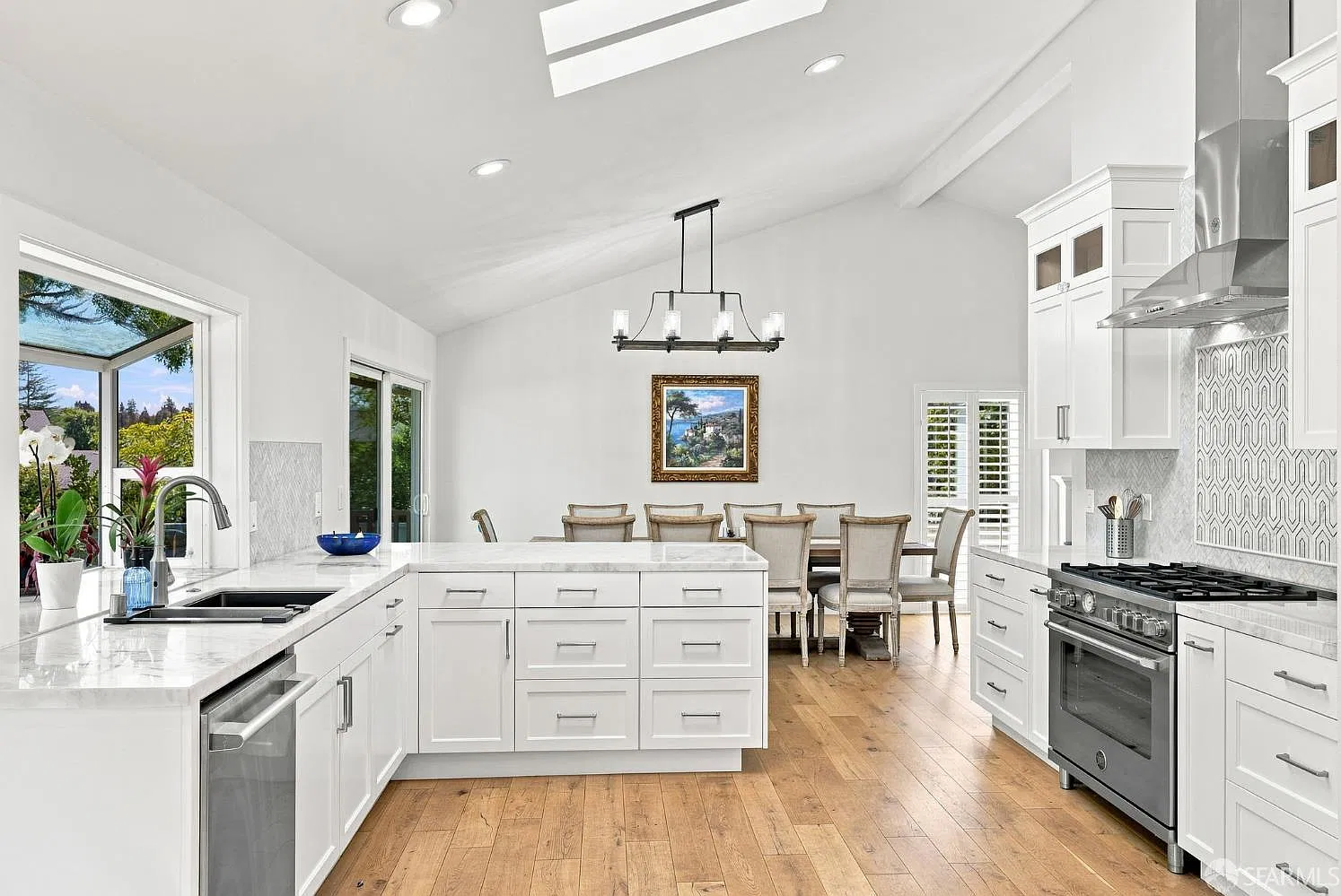 4 bed, 3.0 bath, 2880 sqft, $9,995 — Photo 1