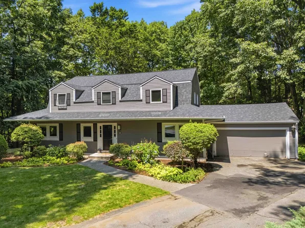 7 McCarthy Cir, Framingham, MA 01701