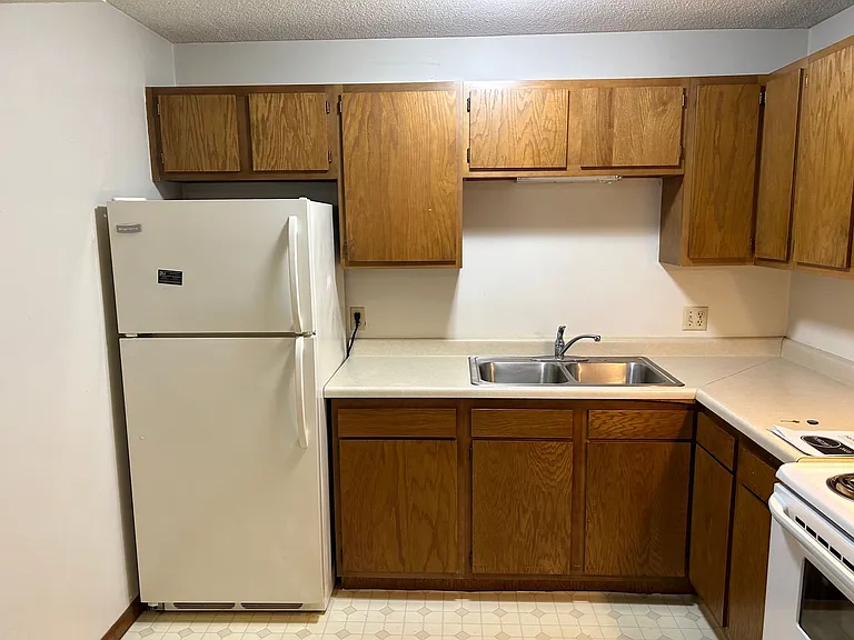 442 Belgrade Ave — Photo 3