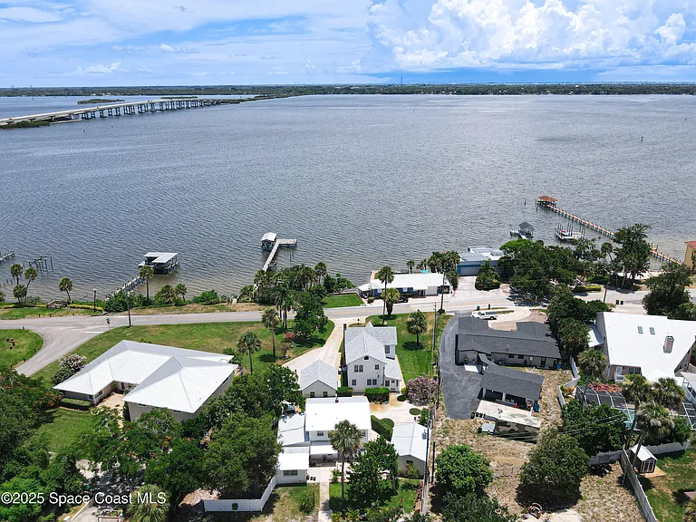 2811 N Indian River Dr — Photo 37