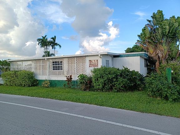 4th image of 2830 E Marina Dr