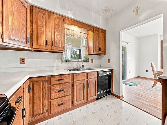 12th image of 1221 Martin Ave