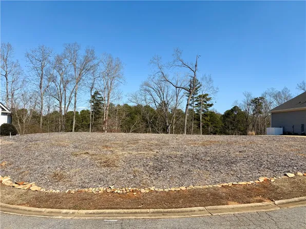 110 Shelter Cove Dr, Seneca, SC 29672