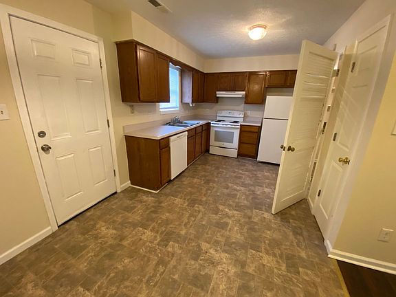 4th image of 525 Lost Cir APT A