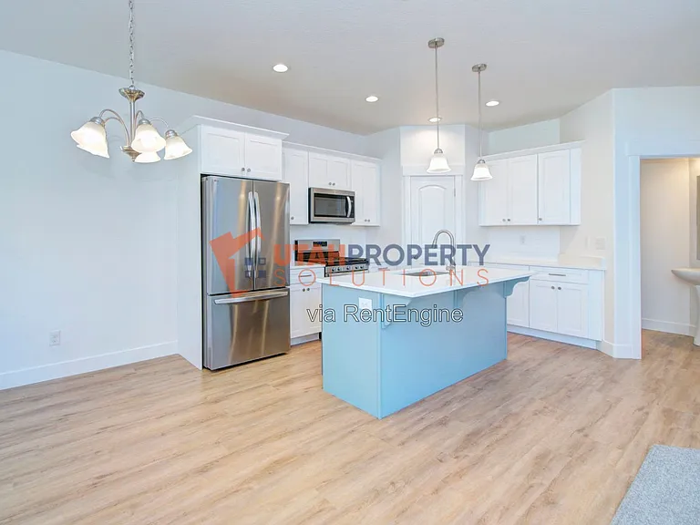 1316 W Dawes Way — Photo 8