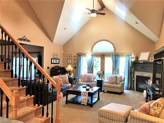 4th image of 15 Laurelwood Dr