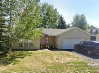 1010 Sunrise Dr, Hailey, ID 83333
