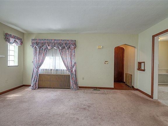5th image of 20 York Dr