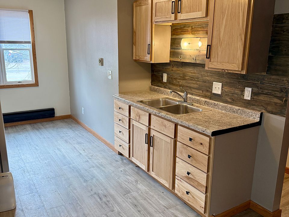 1st image of 400 2nd Ave N #400